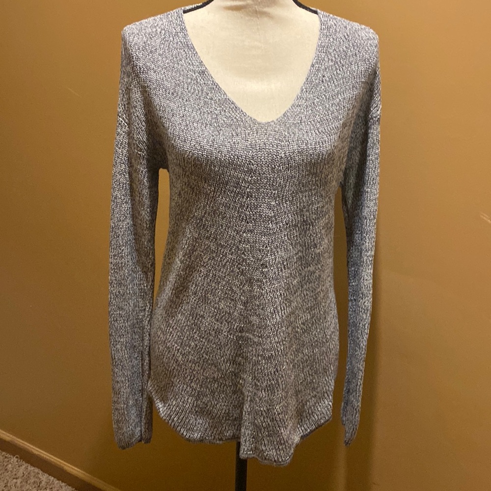 Woman’s A.N.A. knit gray v neck long sleeve longer sweater sz M